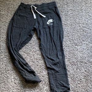 Nike women’s joggers EUC
